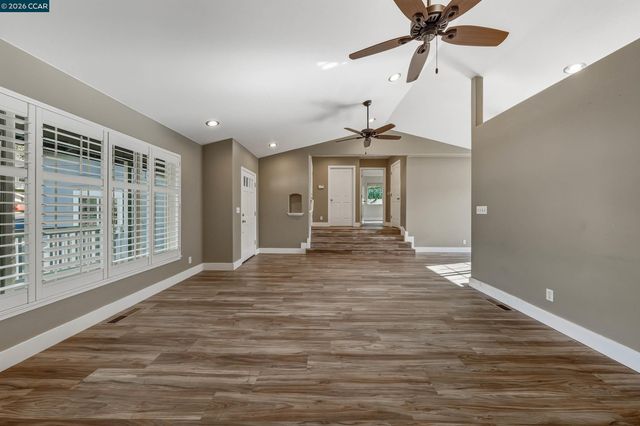 18357 Deer Hill Rd, Hidden Valley Lake, CA 95467