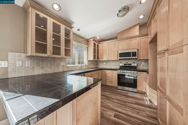 18357 Deer Hill Rd, Hidden Valley Lake, CA 95467