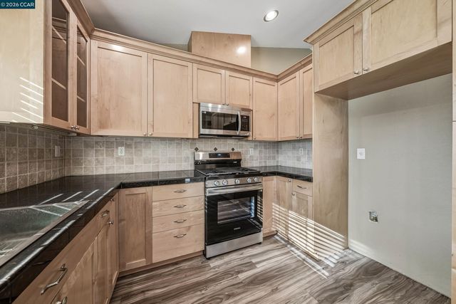 18357 Deer Hill Rd, Hidden Valley Lake, CA 95467