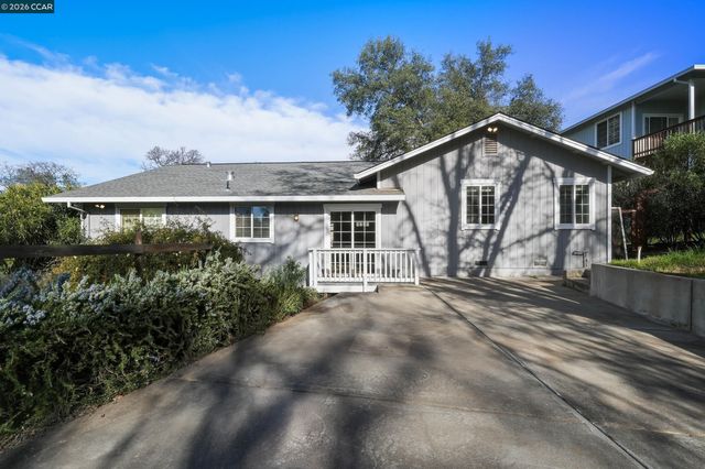 18357 Deer Hill Rd, Hidden Valley Lake, CA 95467