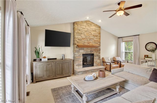 1910 Northgate Circle, Akron, OH 44320