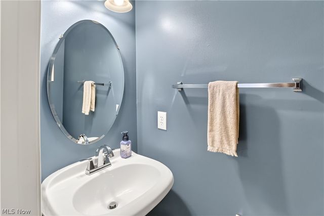 1910 Northgate Circle, Akron, OH 44320