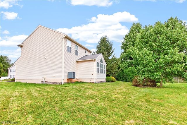 1910 Northgate Circle, Akron, OH 44320