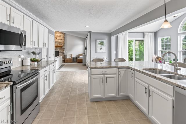 1910 Northgate Circle, Akron, OH 44320