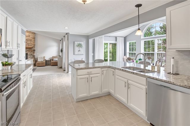 1910 Northgate Circle, Akron, OH 44320