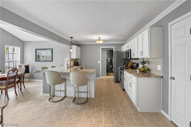 1910 Northgate Circle, Akron, OH 44320