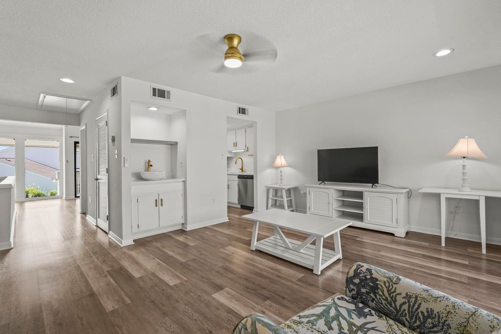 1000 11th Ave N Apt 128, North Myrtle Beach, SC 29582 — photo 4
