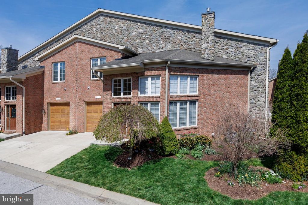 Image 3 of property listing at 10776 MCGREGOR DR, Columbia, MD 21044