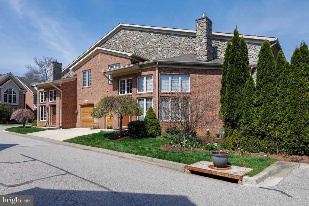 Image 4 of property listing at 10776 MCGREGOR DR, Columbia, MD 21044