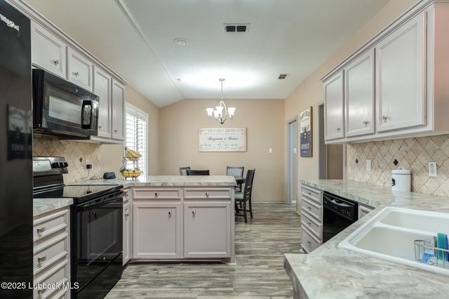 144 N Utica Avenue, Lubbock, TX 79416