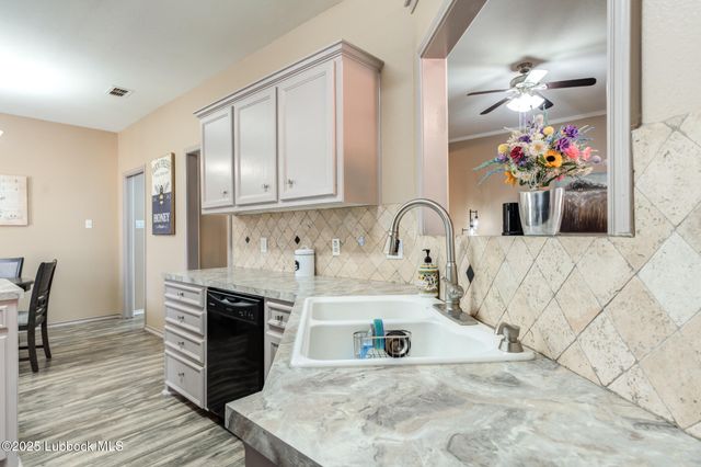 144 N Utica Avenue, Lubbock, TX 79416