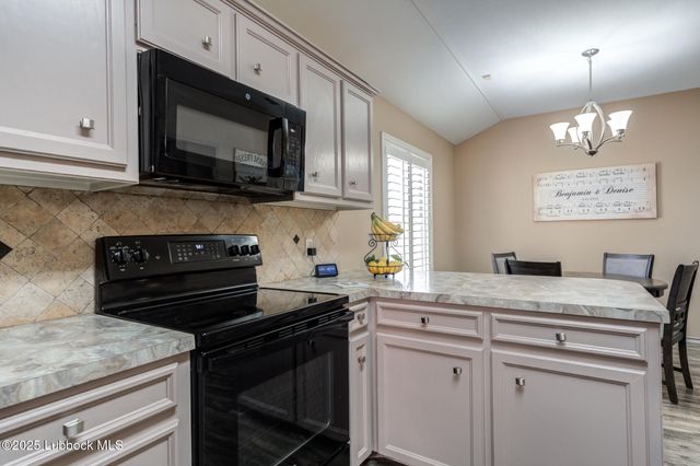 144 N Utica Avenue, Lubbock, TX 79416