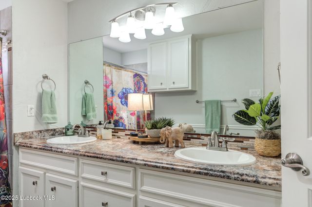 144 N Utica Avenue, Lubbock, TX 79416