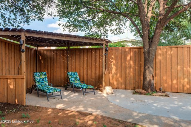 144 N Utica Avenue, Lubbock, TX 79416