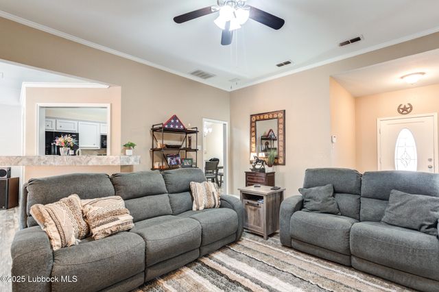 144 N Utica Avenue, Lubbock, TX 79416