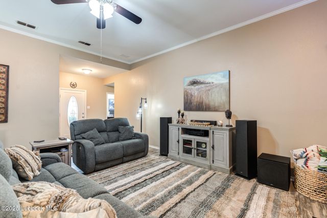 144 N Utica Avenue, Lubbock, TX 79416