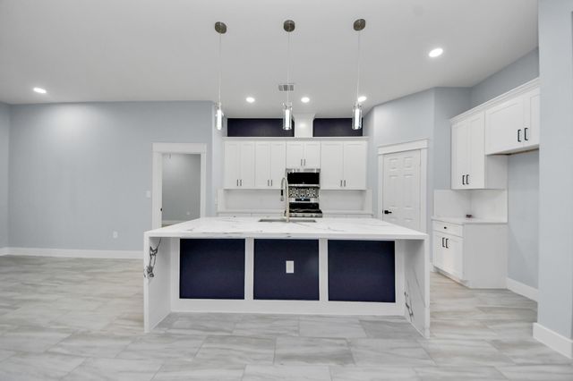 416 S 1st Street, La Porte, TX 77571