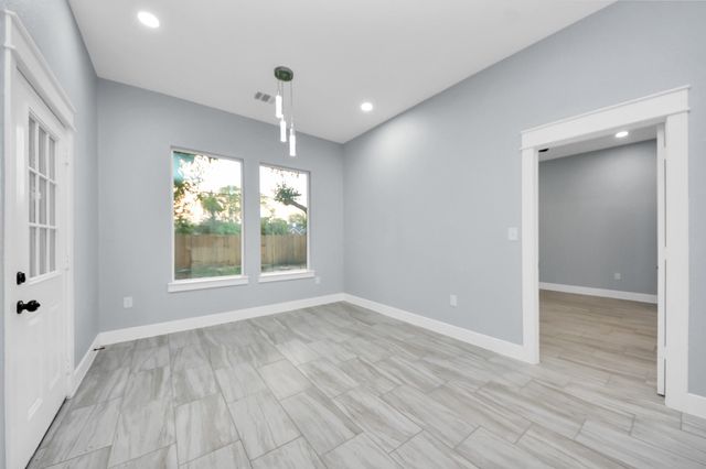 416 S 1st Street, La Porte, TX 77571