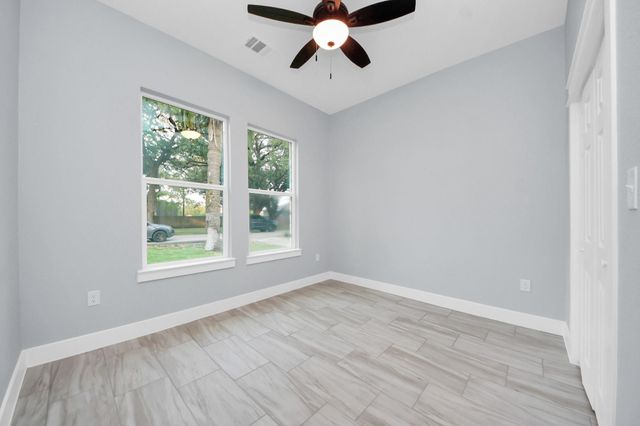 416 S 1st Street, La Porte, TX 77571