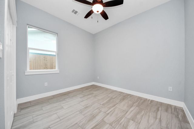 416 S 1st Street, La Porte, TX 77571