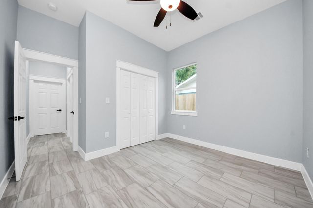 416 S 1st Street, La Porte, TX 77571