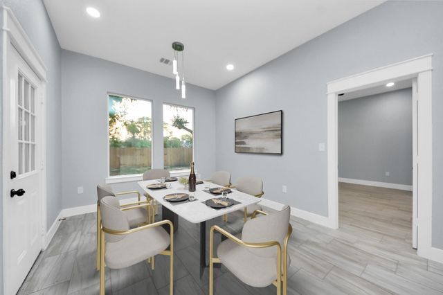 416 S 1st Street, La Porte, TX 77571