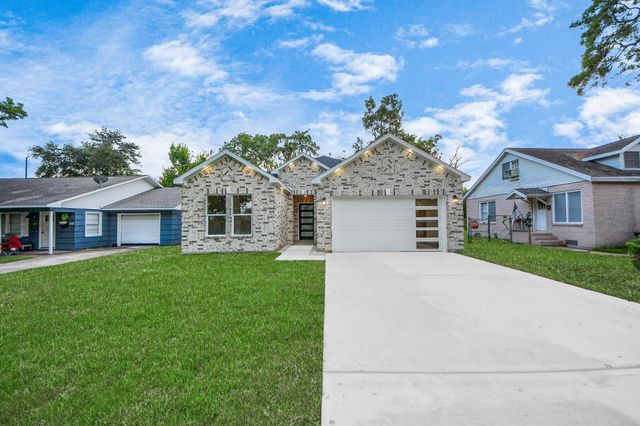 416 S 1st Street, La Porte, TX 77571