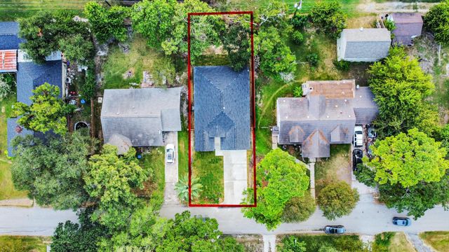 416 S 1st Street, La Porte, TX 77571