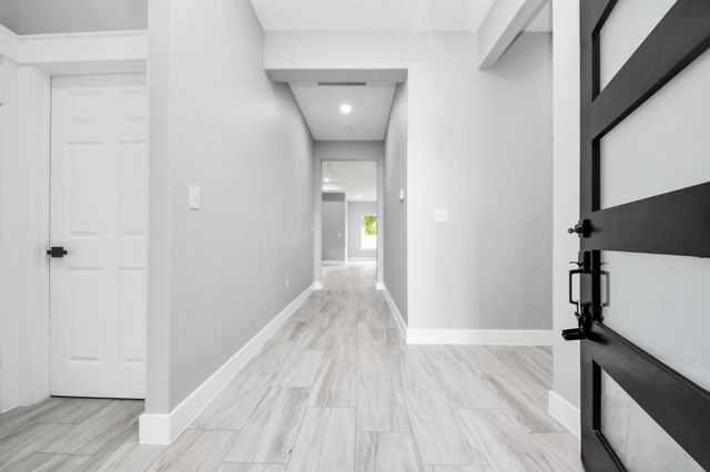 416 S 1st Street, La Porte, TX 77571