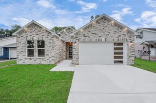 416 S 1st Street, La Porte, TX 77571