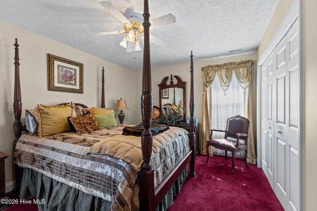 129 Hidden Pond Drive, New Bern, NC 28562