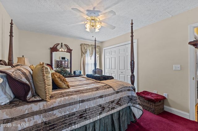 129 Hidden Pond Drive, New Bern, NC 28562