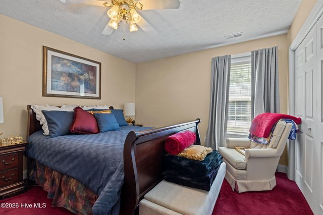 129 Hidden Pond Drive, New Bern, NC 28562