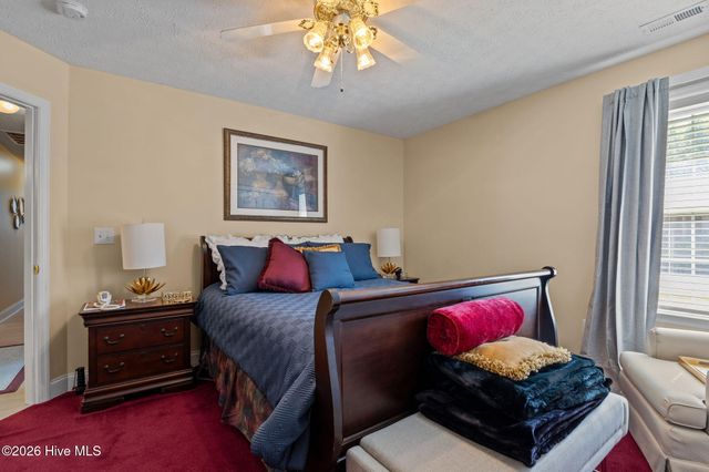 129 Hidden Pond Drive, New Bern, NC 28562