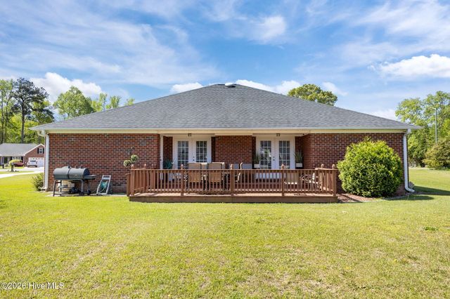 129 Hidden Pond Drive, New Bern, NC 28562