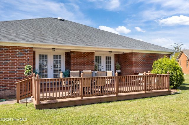 129 Hidden Pond Drive, New Bern, NC 28562