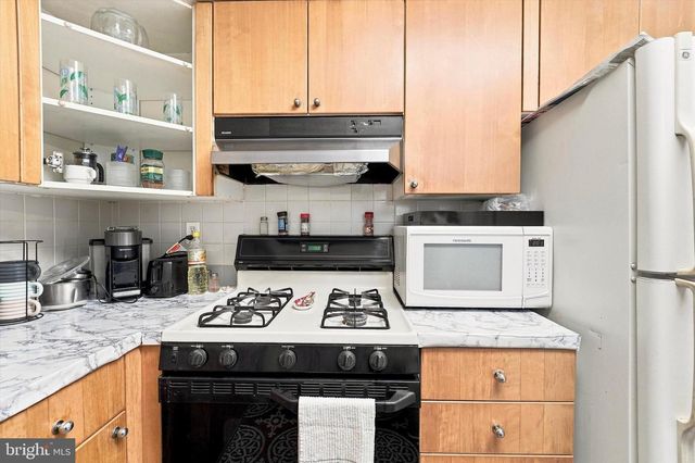 498 AVON ST, Philadelphia, PA 19116