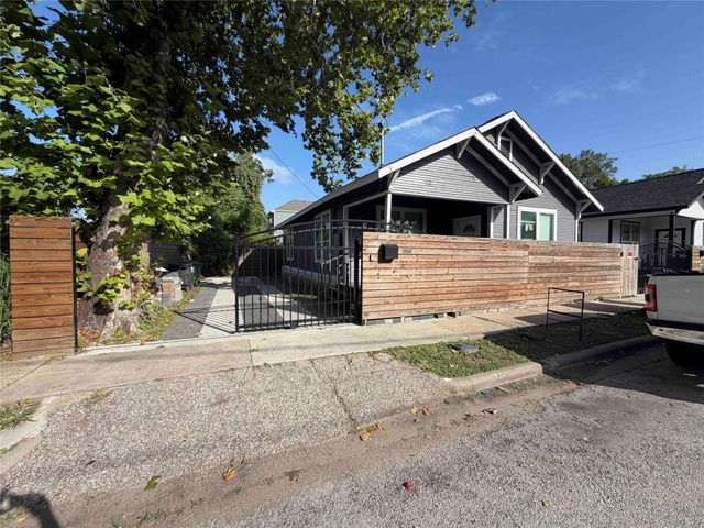 2404 Burkett Street, Houston, TX 77004