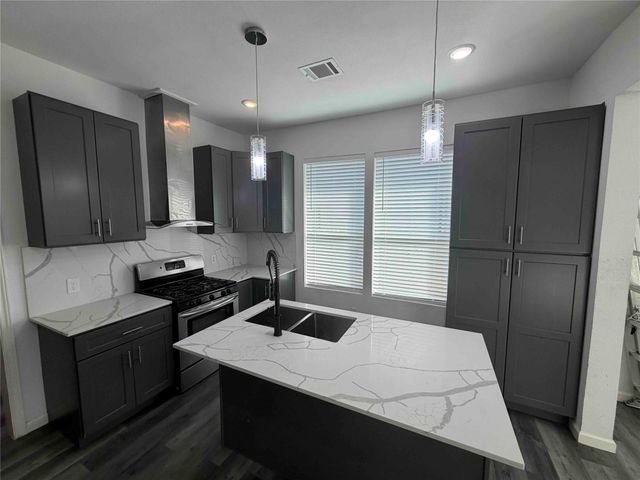 2404 Burkett Street, Houston, TX 77004