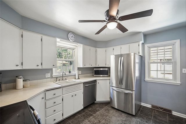 2710 48th Place, Des Moines, IA 50310
