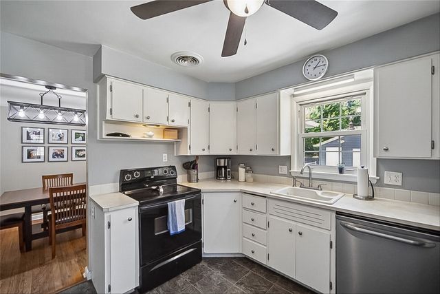 2710 48th Place, Des Moines, IA 50310