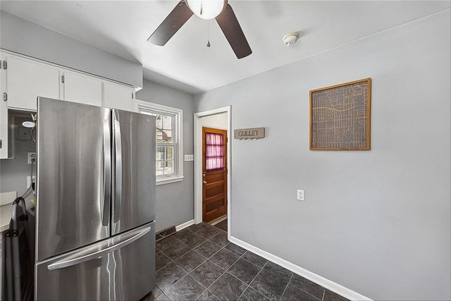 2710 48th Place, Des Moines, IA 50310