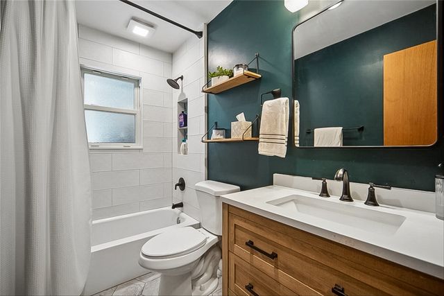 2710 48th Place, Des Moines, IA 50310