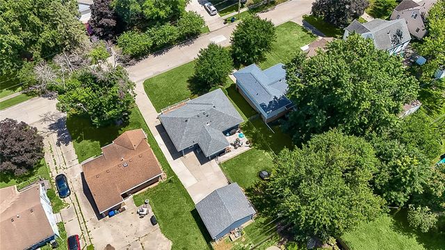 2710 48th Place, Des Moines, IA 50310