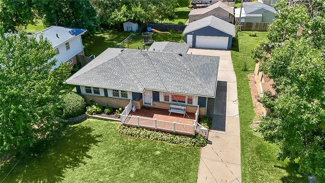 2710 48th Place, Des Moines, IA 50310