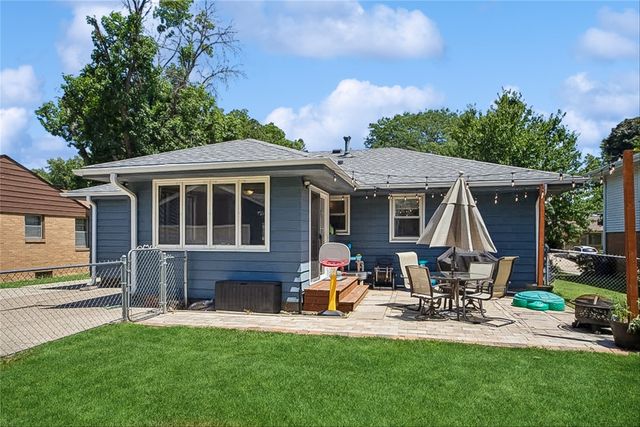 2710 48th Place, Des Moines, IA 50310