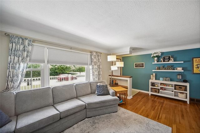 2710 48th Place, Des Moines, IA 50310