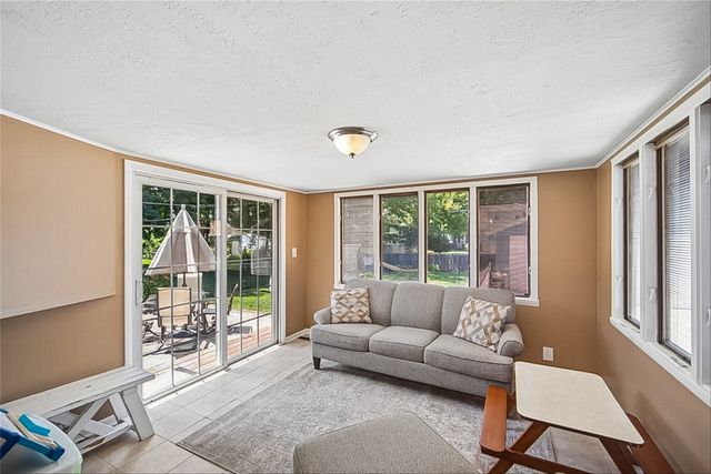 2710 48th Place, Des Moines, IA 50310