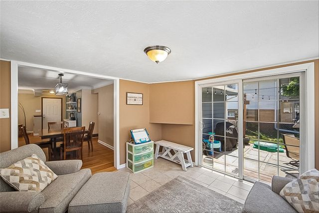 2710 48th Place, Des Moines, IA 50310