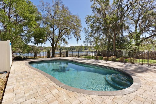 405 W MIRROR LAKE DRIVE, Fruitland Park, FL 34731
